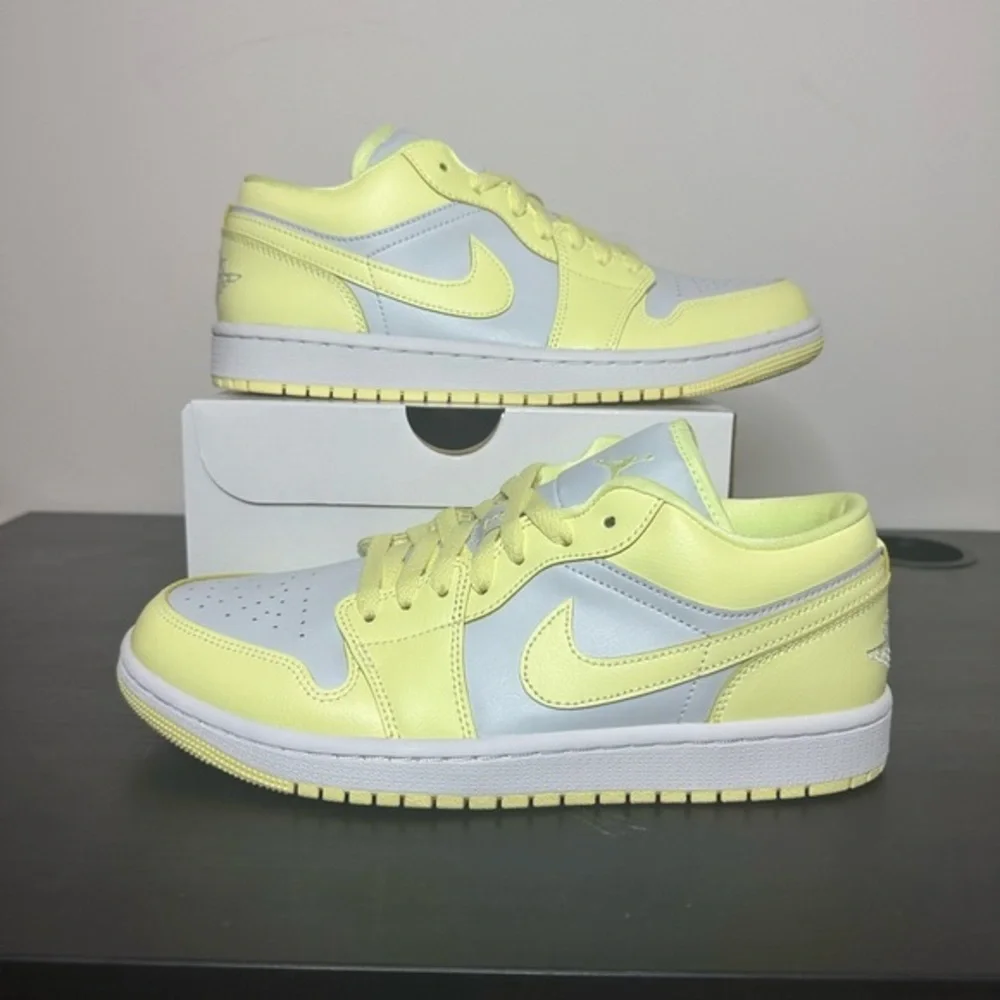 Air Jordan 1 Low 'Lemonade' Platinum Citron White DC0774-007 Womens 10/Men’s 8.5 - Picture 1 of 7